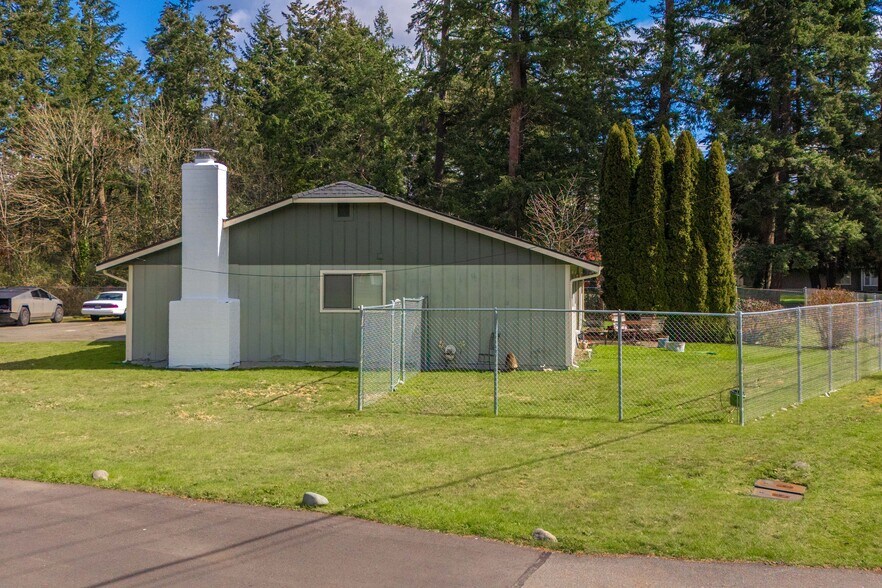 Building Photo - 521 159th St E