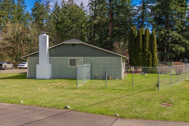 Building Photo - 521 159th St E