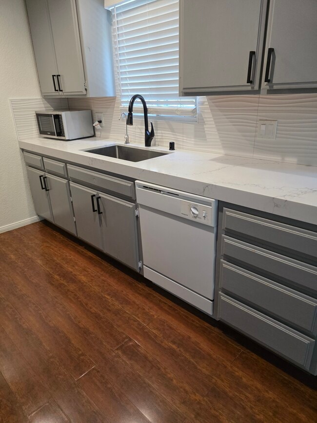 Building Photo - 316 E Imperial Ave