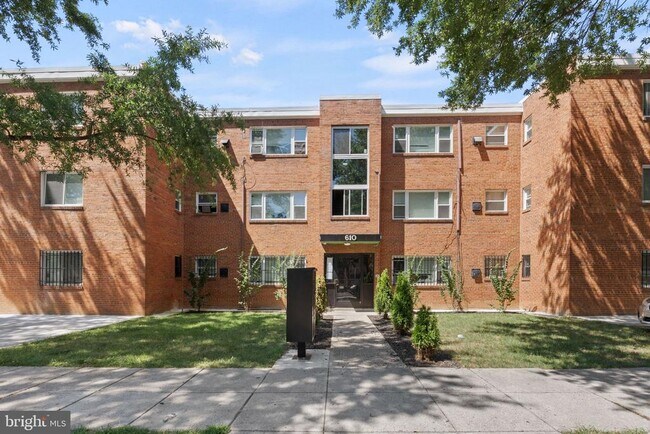 Primary Photo - 610 57th St NE