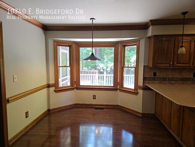 Building Photo - 10740 E Bridgford Dr