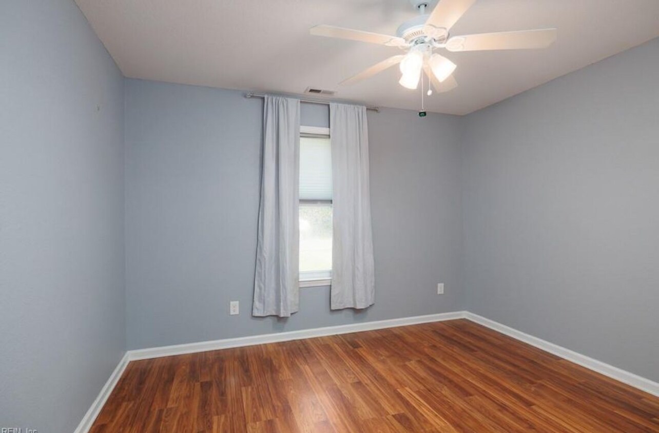 Building Photo - 1307 Eaglewood Dr