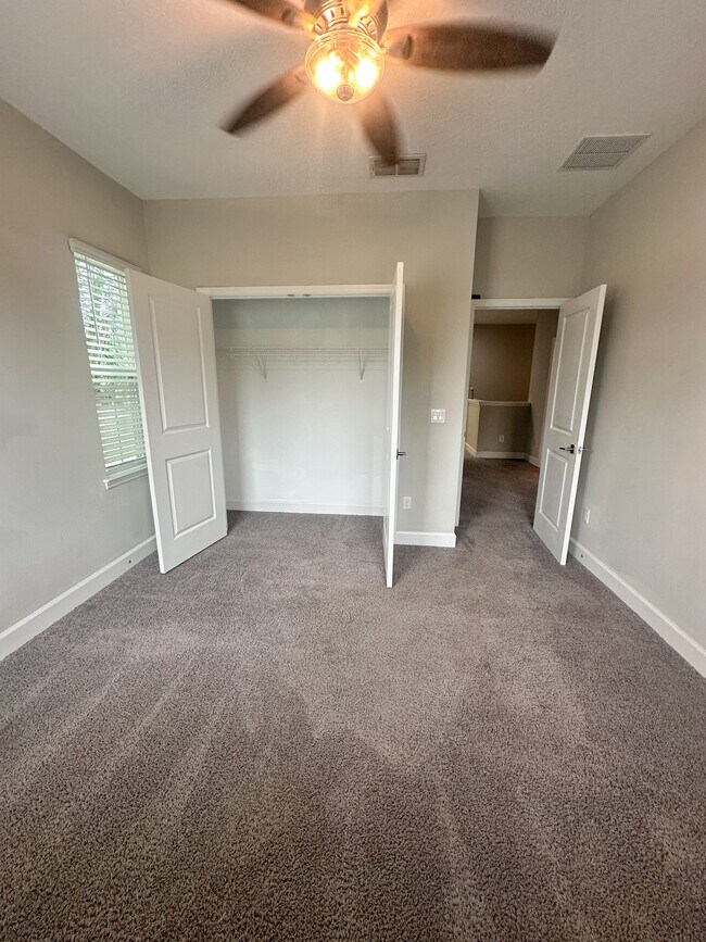 Building Photo - Longwood Townhouse