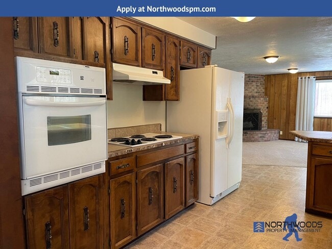 Building Photo - Very Nice 3 Bedroom 2 Bath Home-Located on a Corner Lot