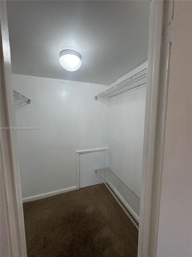 Building Photo - 7025 W Sunrise Blvd