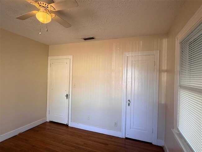 Building Photo - 3610 Dartmouth Ave N