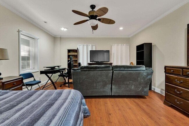 Building Photo - 1865 Weston Pl NW