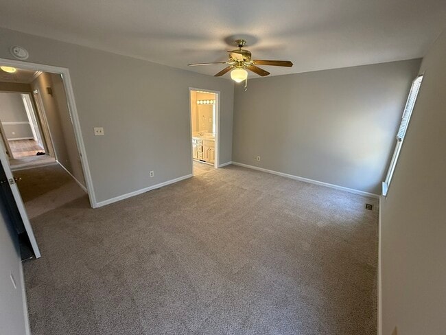 Building Photo - Beautiful Ranch style 3 Bed 2 Bath Home! Large Yard and 2 Car Garage!