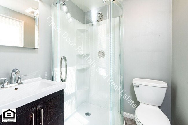 Building Photo - 1225 Clarion Dr