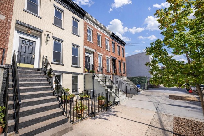 Building Photo - 145 Halladay St