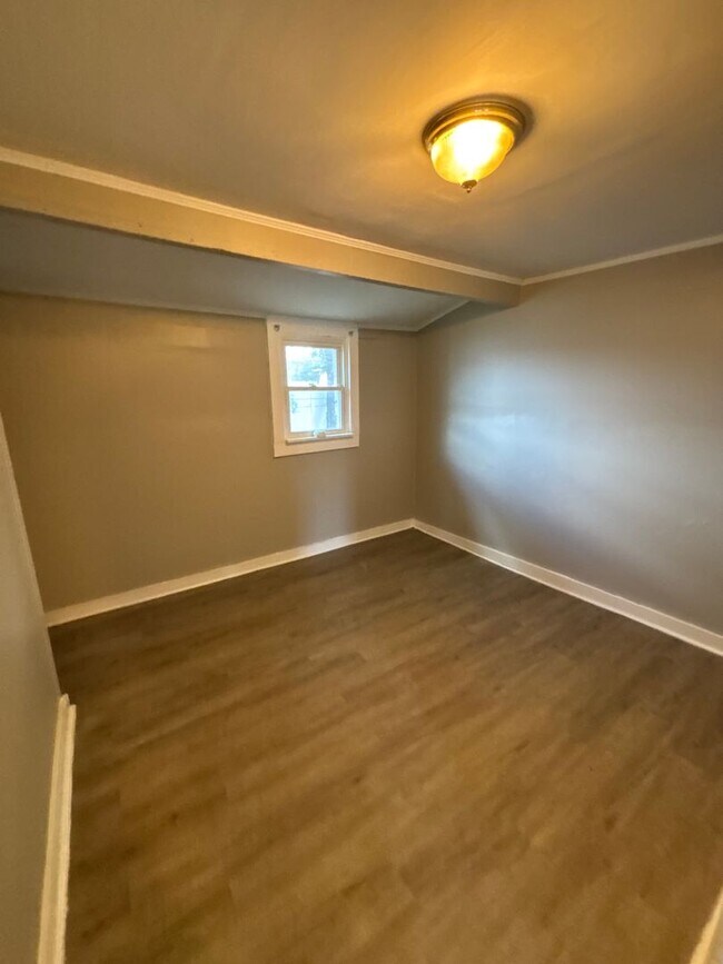 Building Photo - COMING SOON! Spacious 4-bedroom, 2-bathroom
