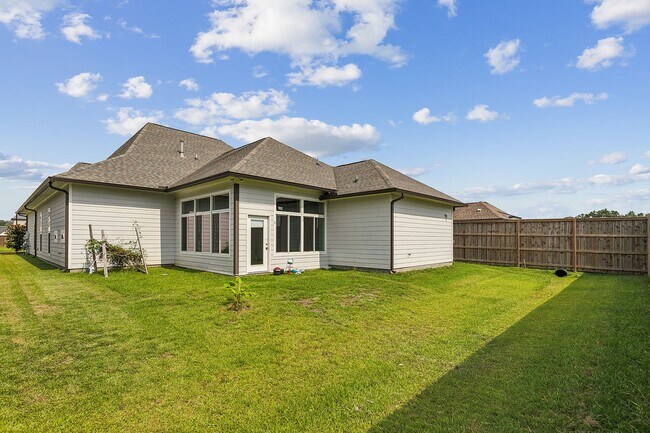 Building Photo - THE MEADOWS AT OAK GROVE - 4 Bedroom house with Community Pool