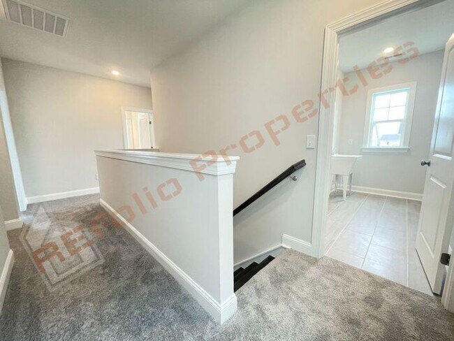 Building Photo - Gorgeous Brand New 4 Bedroom 3 Bath Home w...