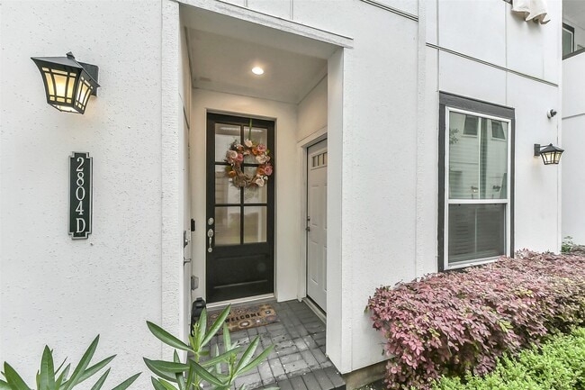 Building Photo - 2804 Grand Fountains Dr