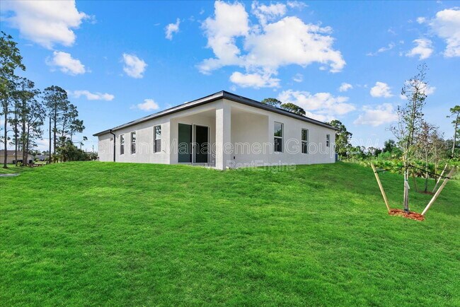 Building Photo - 1486 Ardisia St