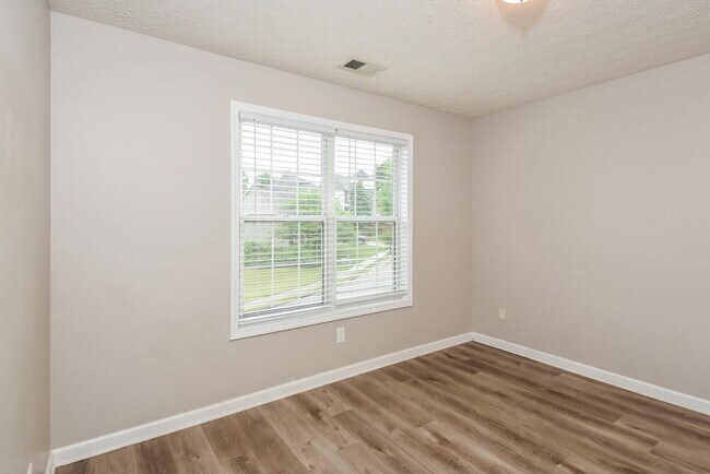 Building Photo - 6062 Farmwood Way SE