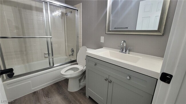 Building Photo - 2600 Sidonia Ave