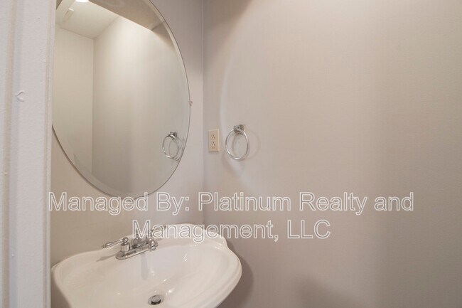Building Photo - 363 Peabody Dr