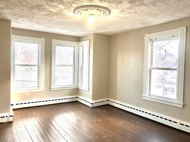 Building Photo - 9 Laurel St