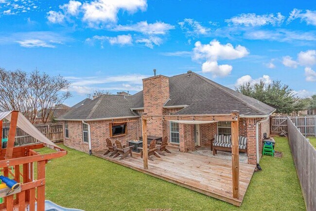 Building Photo - Beautiful 3 Bed, 2 Bath in Castlegate