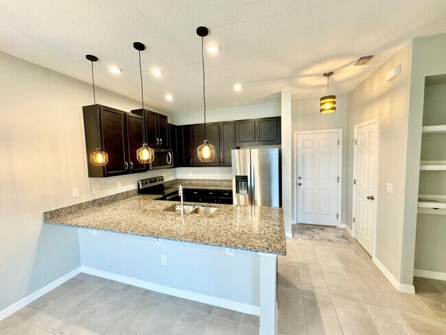 Building Photo - FOR RENT - Fantastic end unit townhouse in...