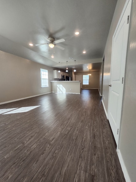 Building Photo - 1533 Doling Ln