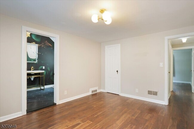 Building Photo - 114 Henshaw Ave