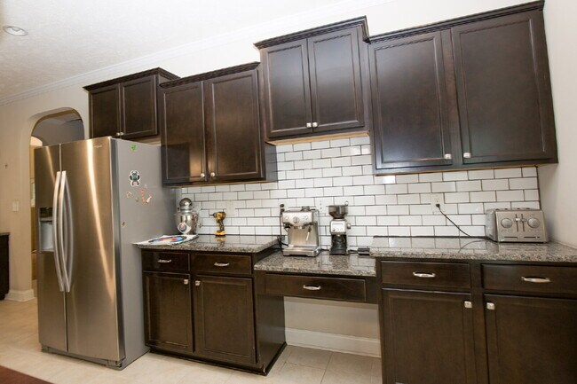 Building Photo - "Large 3-Bedroom plus BONUS Retreat with S...