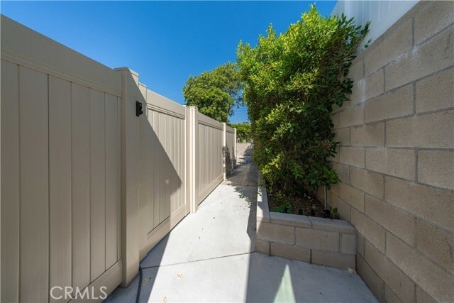 Building Photo - 1053 E Angeleno Ave