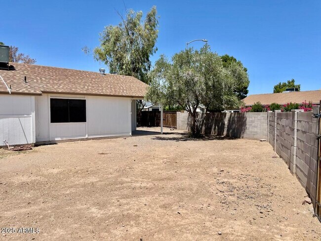 Building Photo - 14823 N 60th Ave