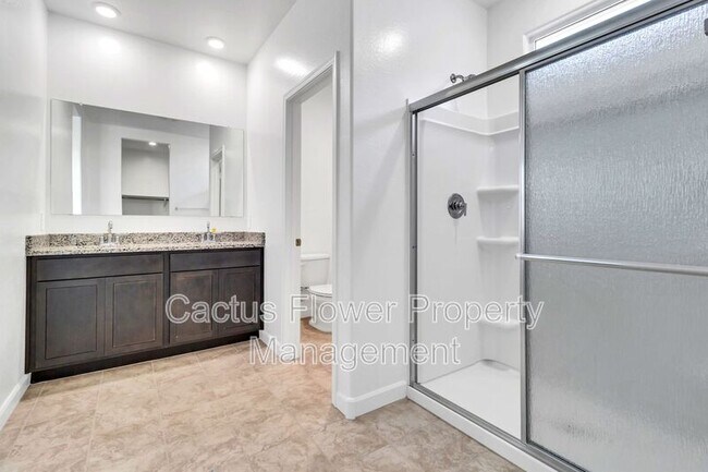 Building Photo - 2108 W Sheridan Ave