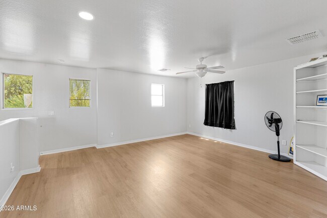 Building Photo - 40893 W Bedford Dr