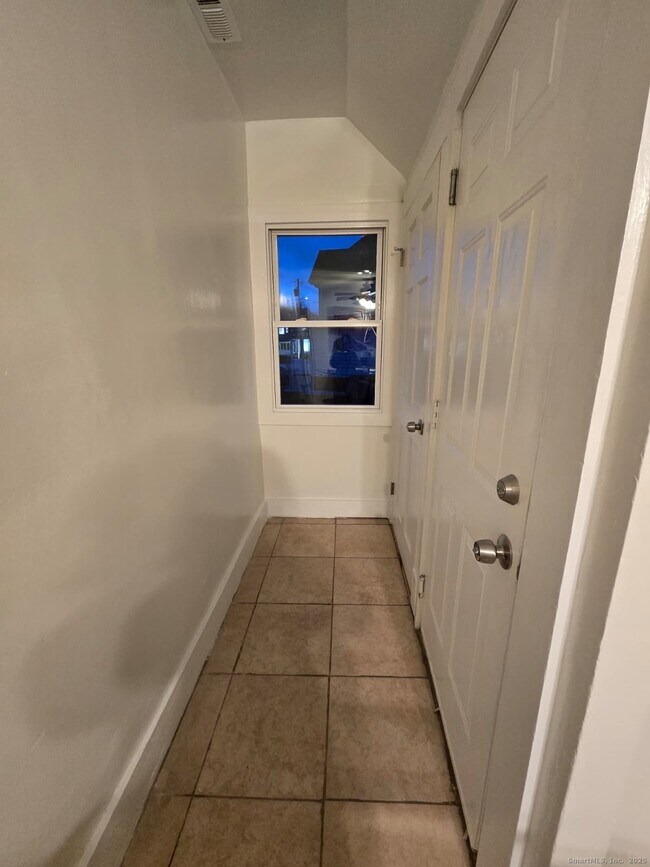 Building Photo - 75 Curtis St