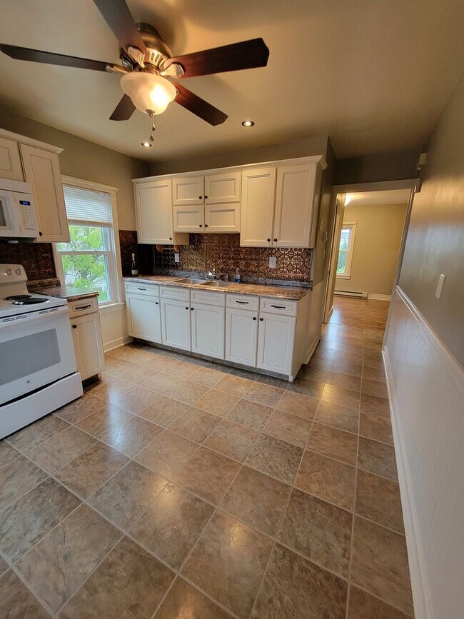 Building Photo - 5176-5178 Greenvillage Road