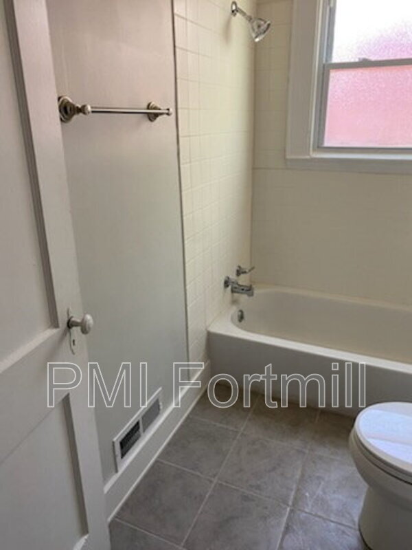 Building Photo - 465 Arch Dr