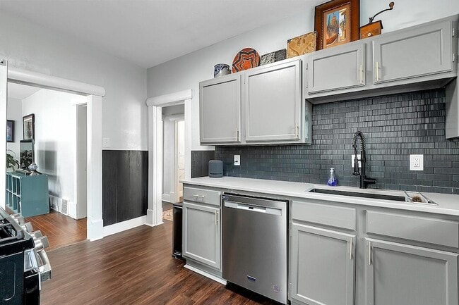 Building Photo - 244 S Volutsia Ave