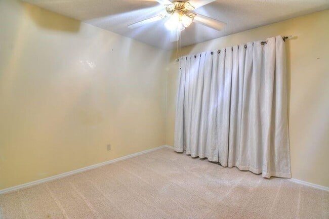 Building Photo - 3 bedroom / 2 bath ranch!