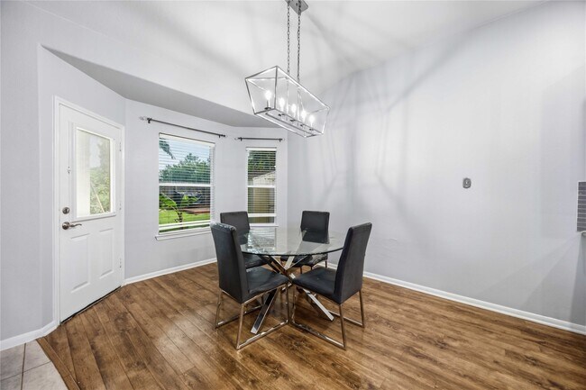 Building Photo - 1029 Riverwood Dr