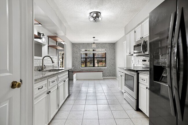 Building Photo - 208 Miner Dr