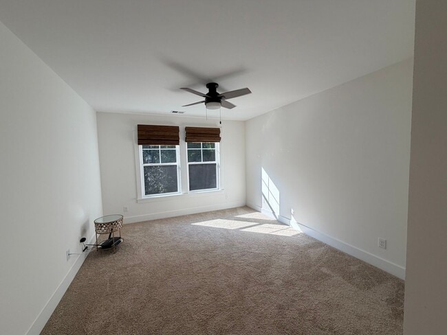 Building Photo - Four Bedroom Town Home in Old Stoney Village- Two Primary Suites