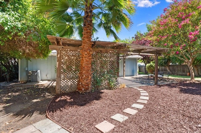 Building Photo - 7406 Rush River Dr