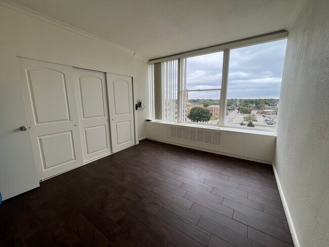 Building Photo - 718 S 7th St