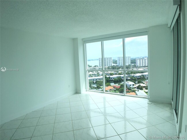 Building Photo - 16400 Collins Ave