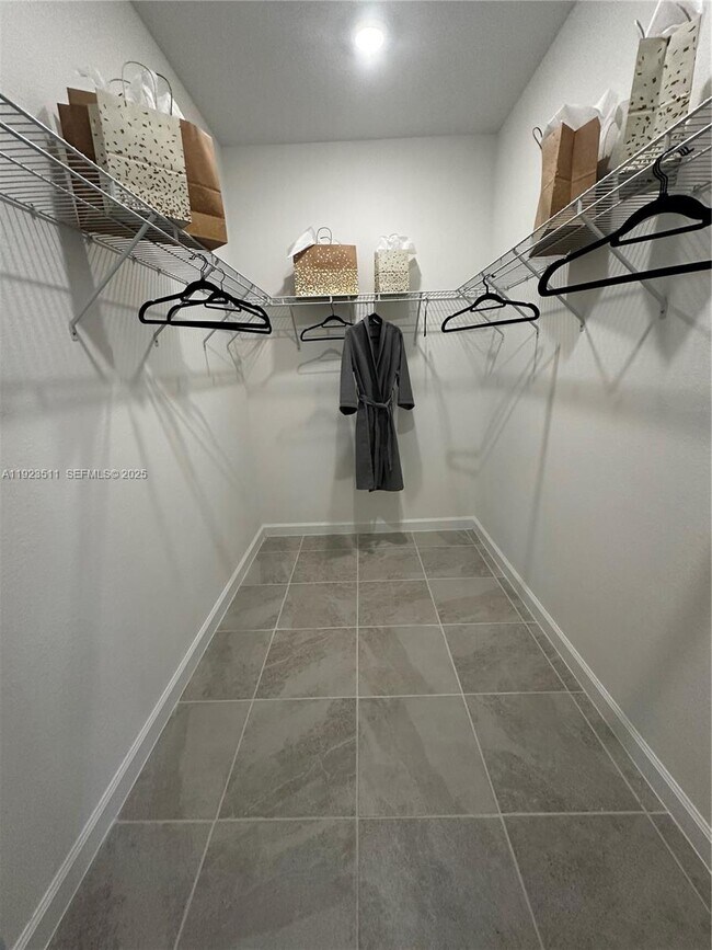 Building Photo - 2288 SE 30th St