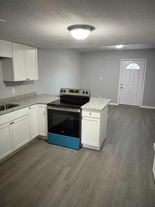 Building Photo - 824 Tanner St