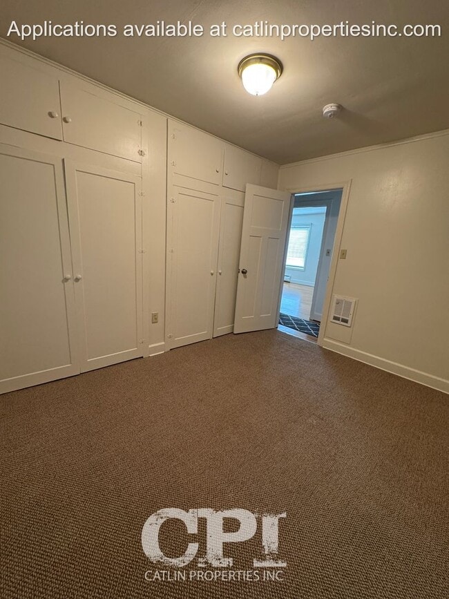 Building Photo - 532 Davidson Avenue