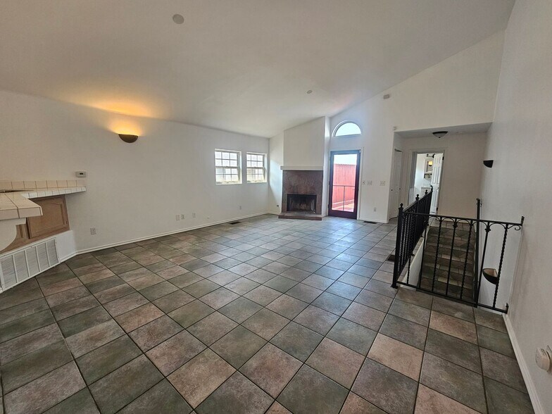 Building Photo - 1649 Sargent Pl