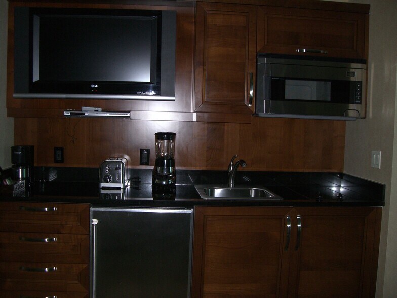 Kitchenette w/49" TV/Microwave - 145 Harmon E Ave