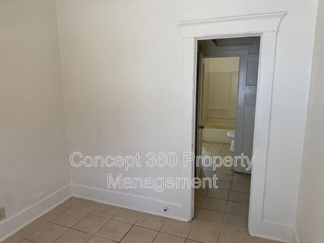 Building Photo - 758 Cerritos Ave