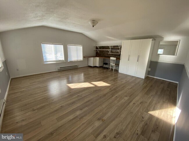 Building Photo - 1712 12th St S